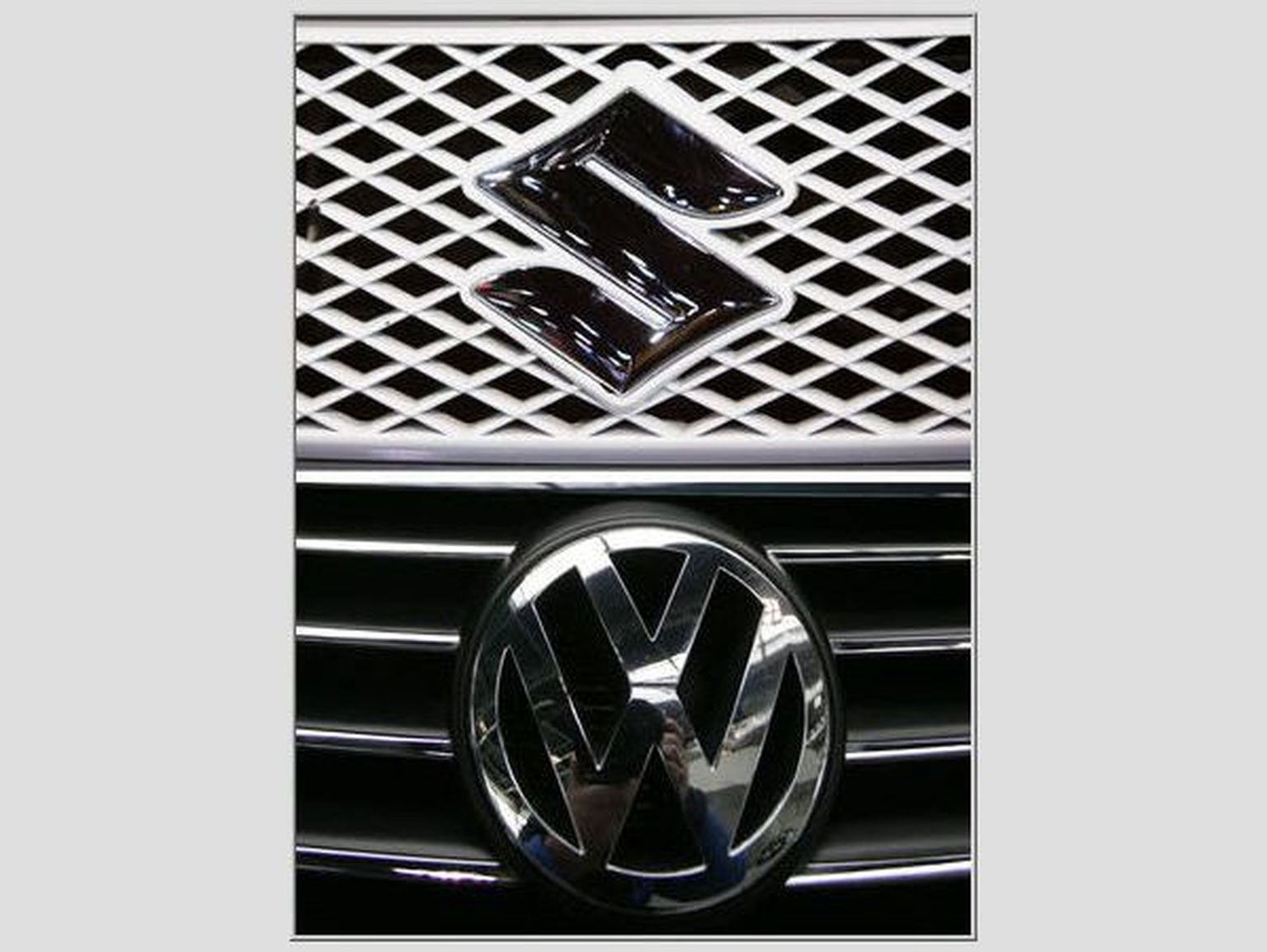 Suzuki ja Volkswageni logod.
