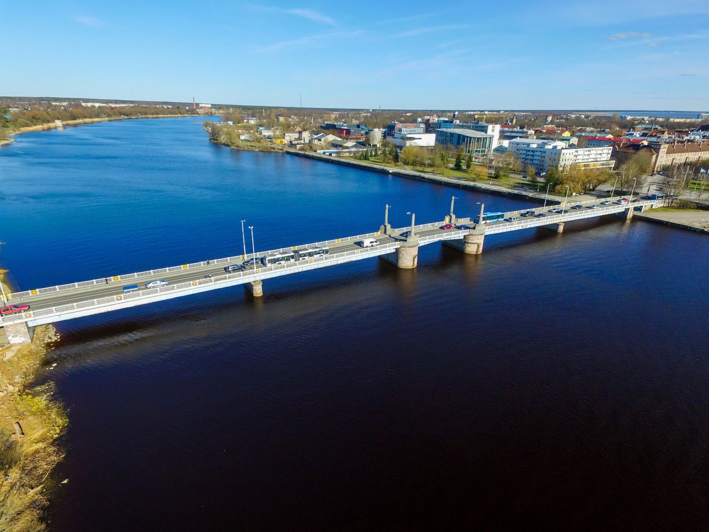 Droonofoto Pärnu Kesklinna sillast.