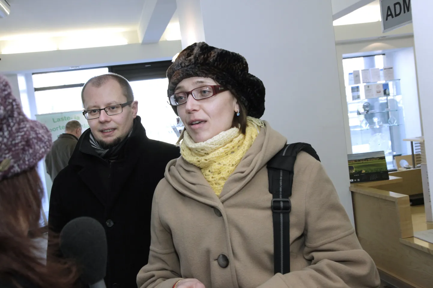 Liikumise Raha lastele esindajad Katrin Väljataga ja Tarmo Treimann käisid linnavalitsuses abilinnapea Yana Toomi jutul ja andsid talle üle lapsevanemate kirja.