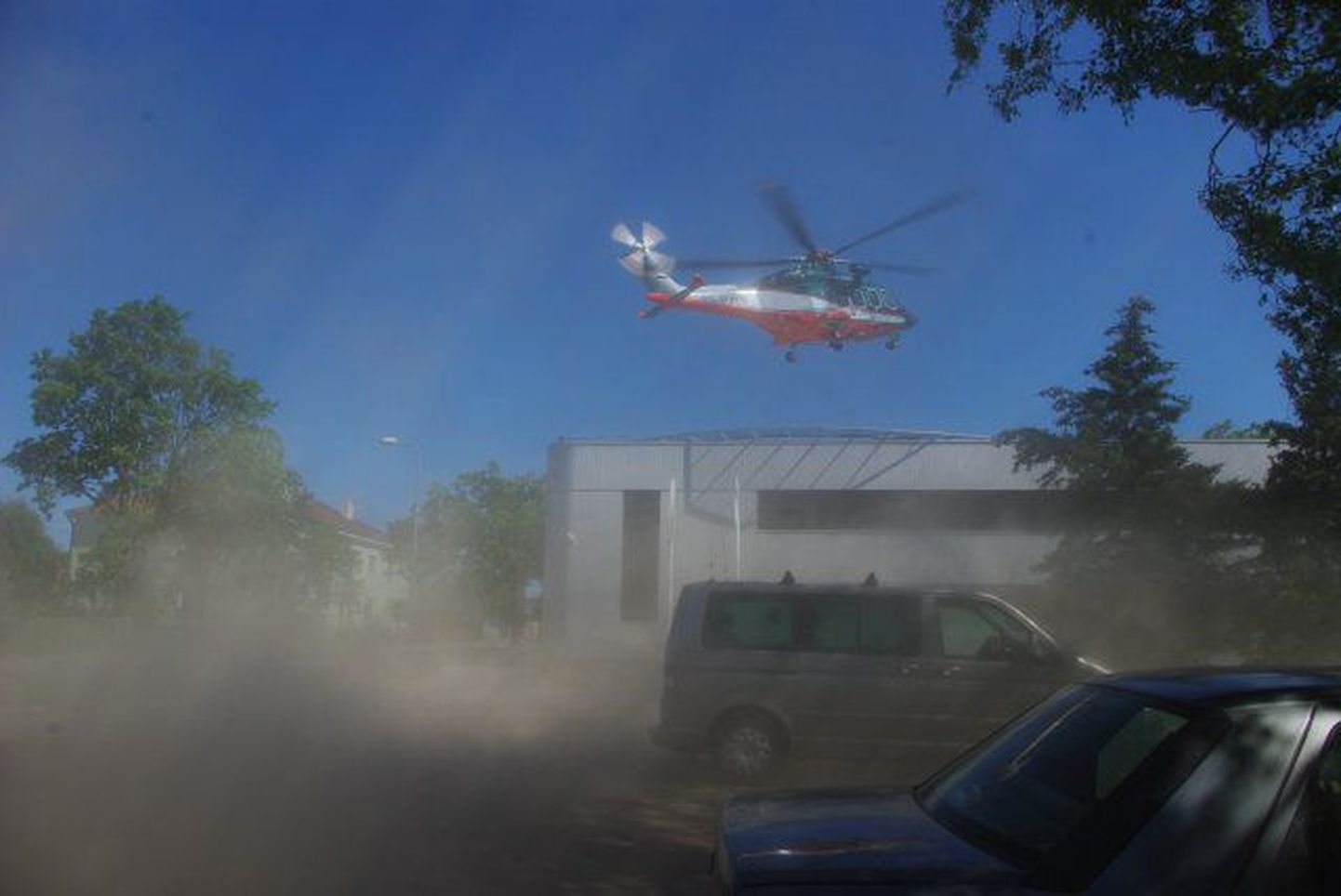 Otepää kiirabijaama katusele maandus helikopter.