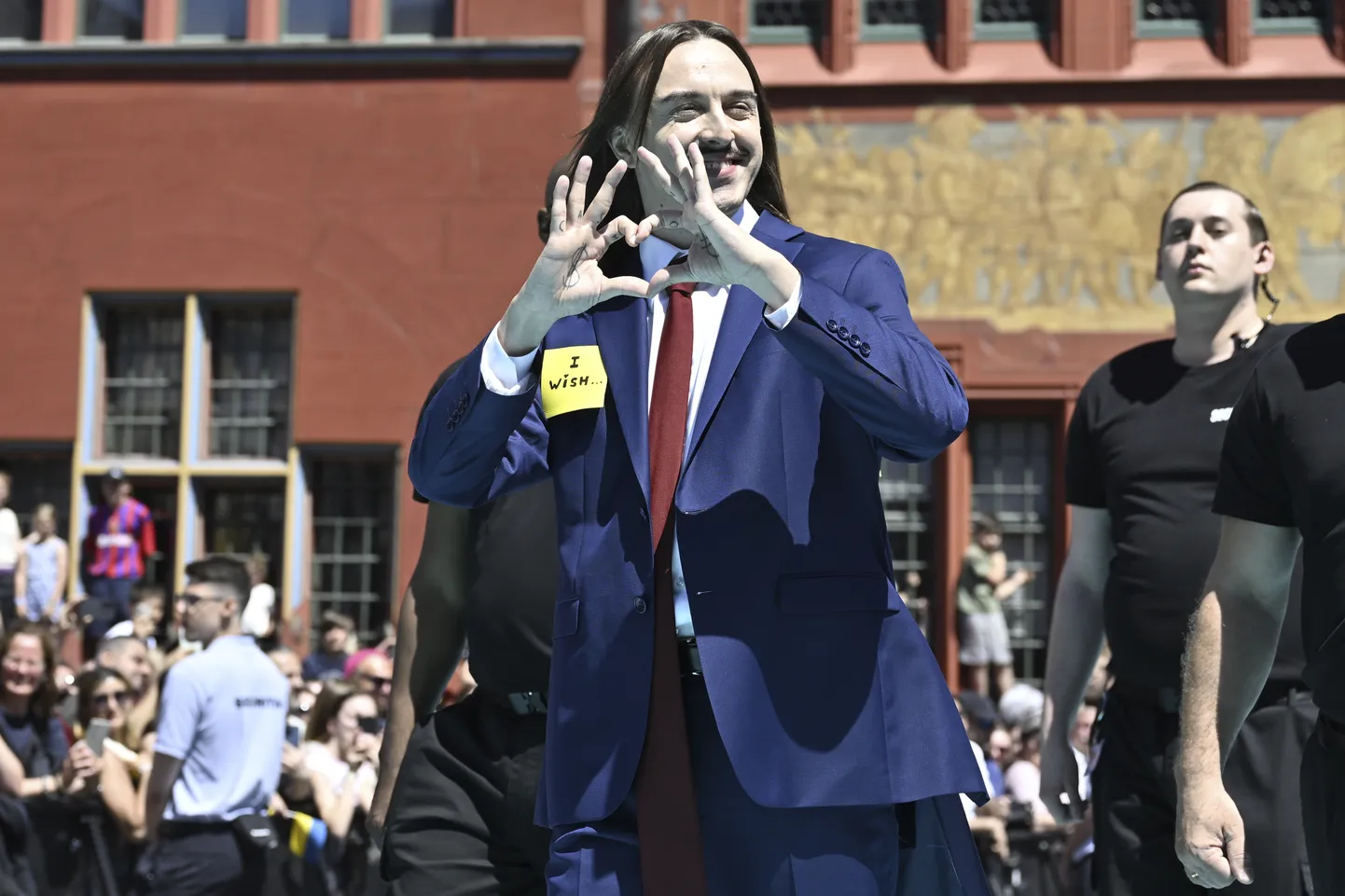 Tommy Cash 69. Eurovisiooni lauluvõistluse avatseremoonial Šveitsis 11. mail, 2025.