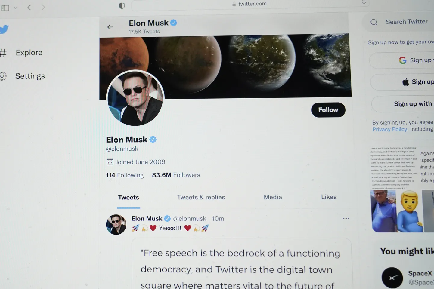 Elon Muski Twitteri konto arvutiekraanilt 25. aprill 2022.