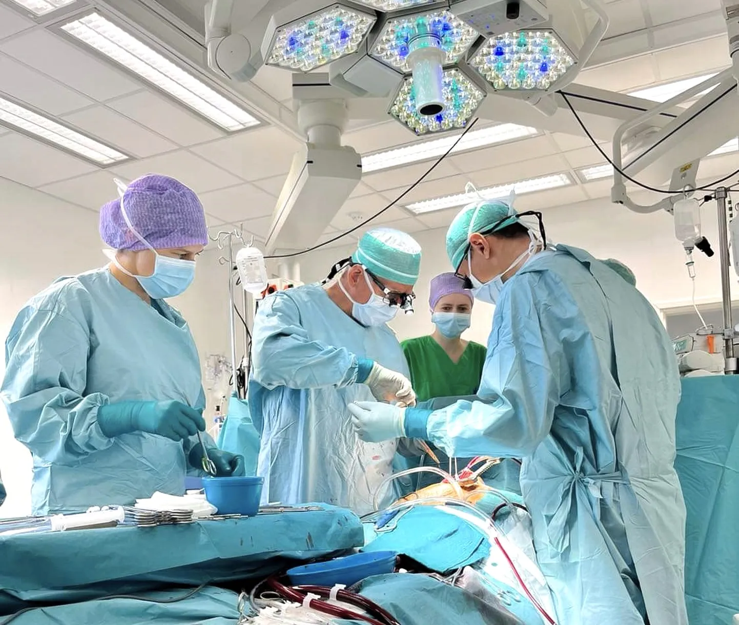 Fotol vasakult: dr Raili Tagen, dr Arno Ruusalepp, arst-resident Kristina Grinko ja Sergei Johanson