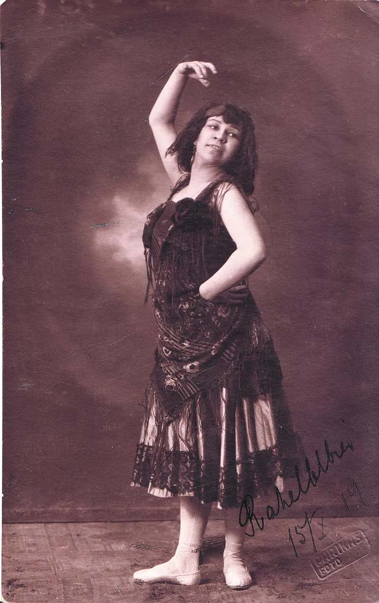 Rahel Olbrei u 1918. aastal.