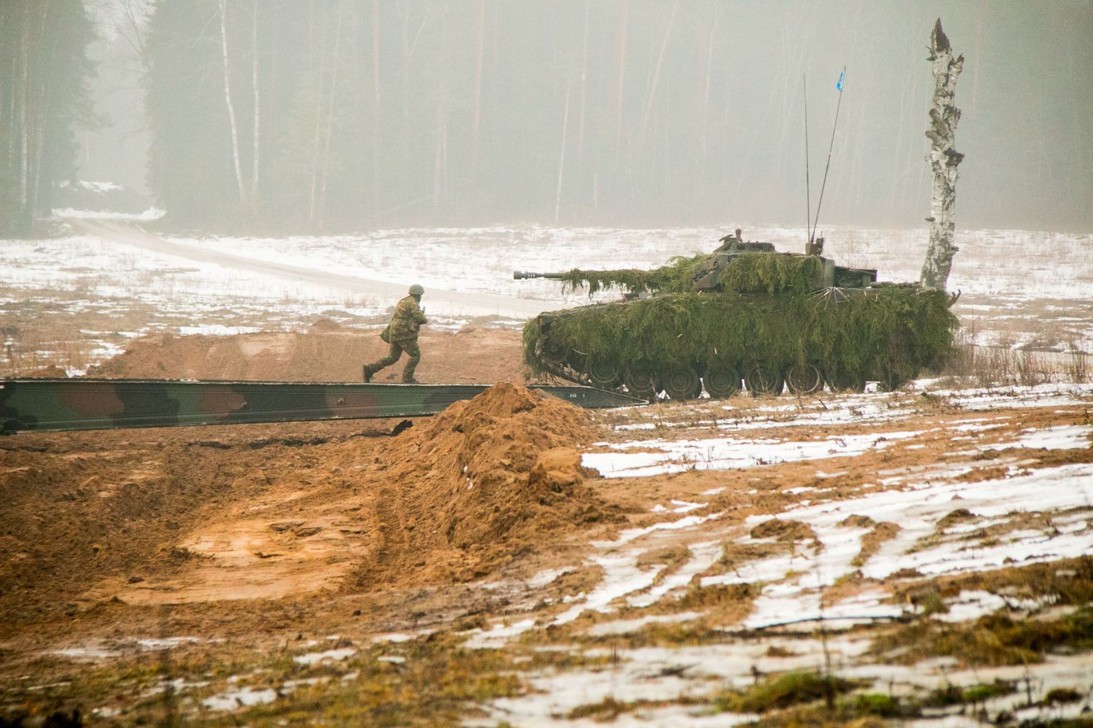 Lahingumasin CV90 Läsnal.