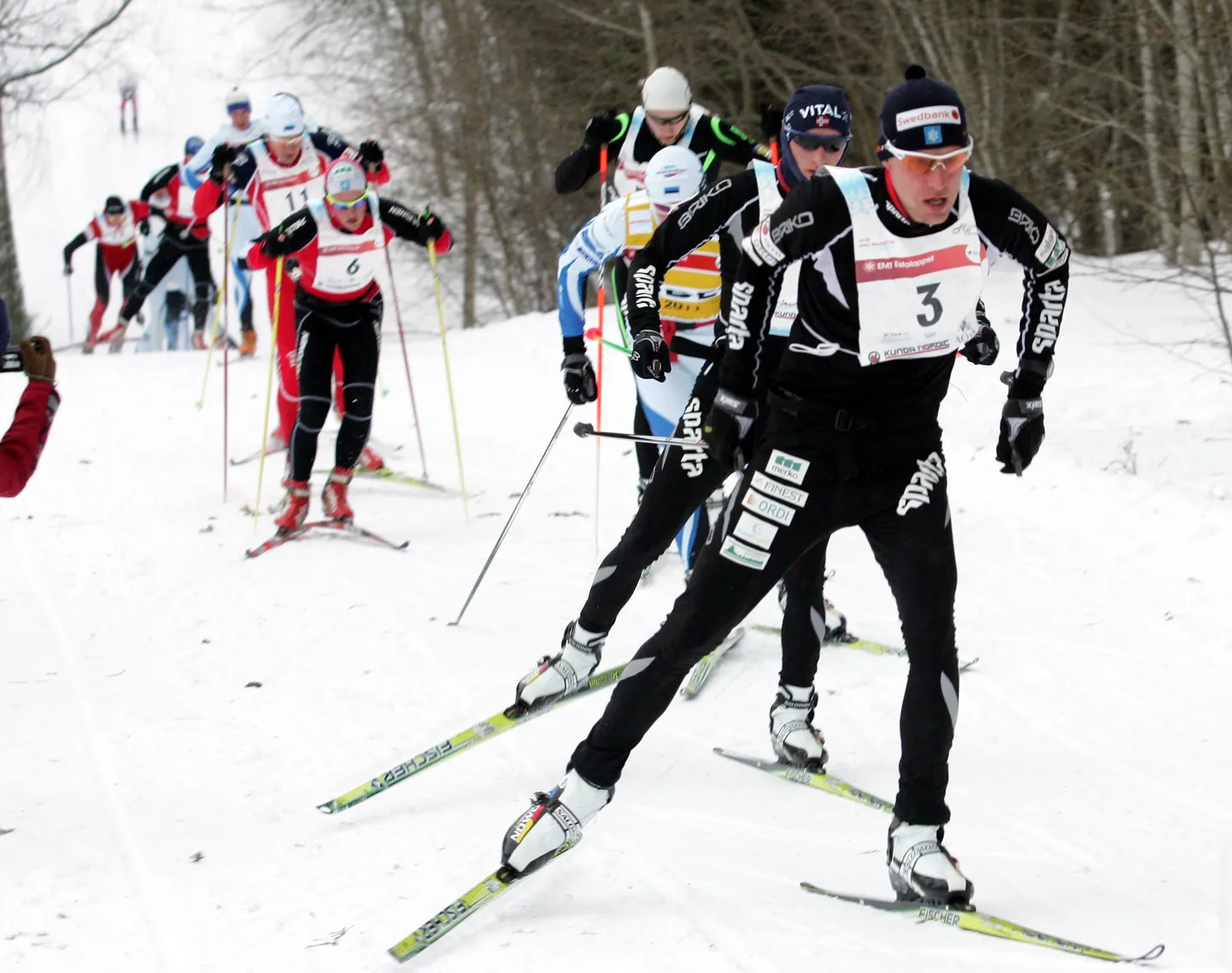 Tänu sellele, et sportlased kannavad firmalogosid oma riietel, paistab spordi toetamine ka rohkem välja.