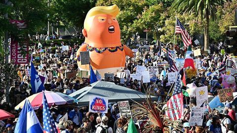 "Нет королям!". В США прошли масштабные акции протеста против Трампа