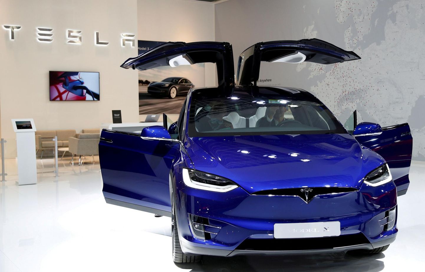 Tesla Model X elektriauto Brüsselis näitusel.
