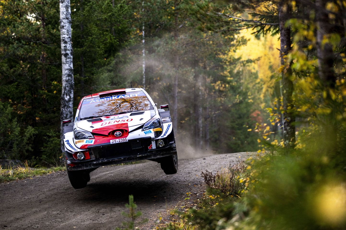 Elfyn Evans taltsutas Soomes sündinud Toyota Yaris WRCd tema koduteedel suurepäraselt.