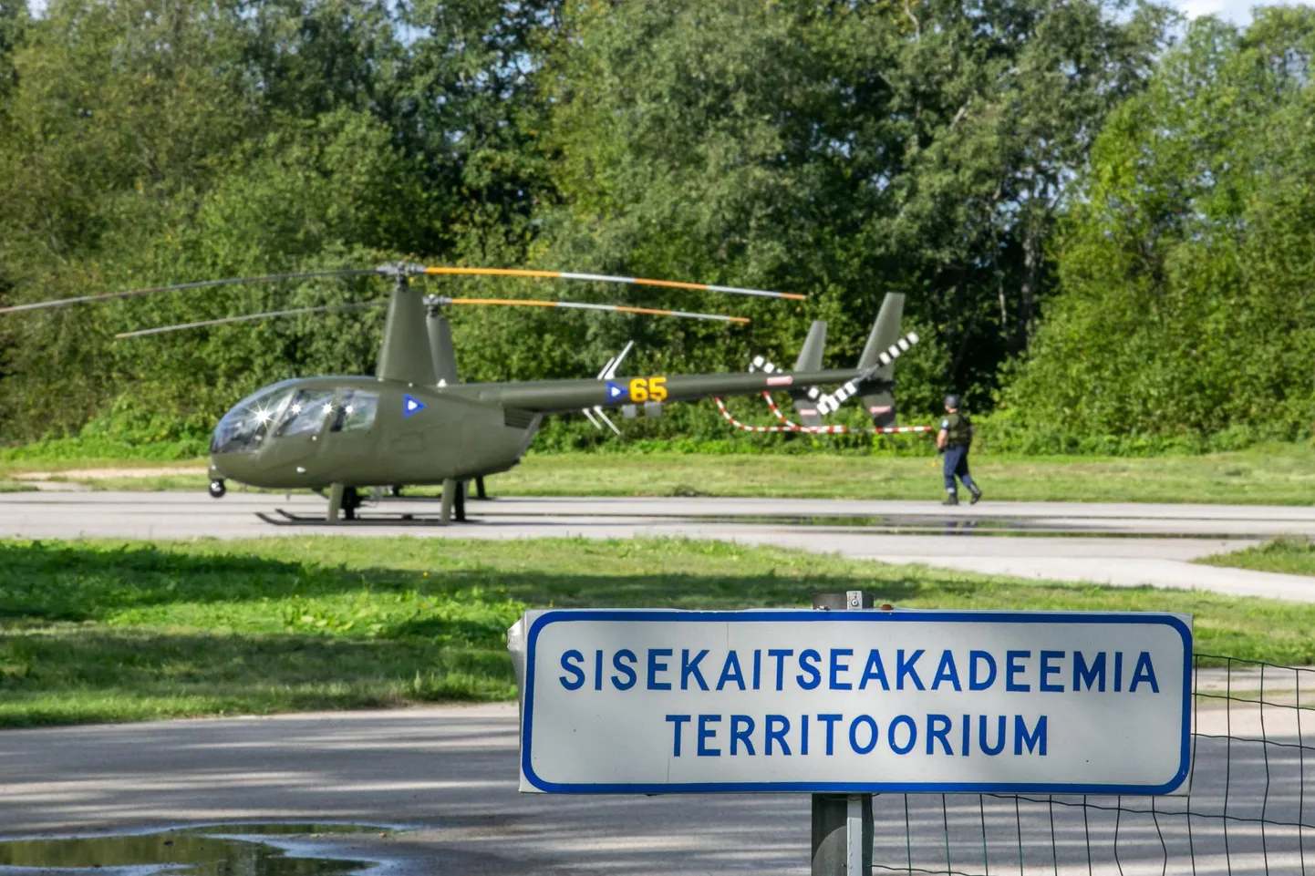 Suvine õppus politseikooli vanal autodroomil Paikuse alevis, kus kursandid harjutasid tähtsate isikute evakueerimist ohuolukorrast, kasutades selleks koptereid ja soomukeid.