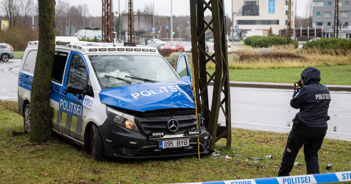 FOTOD JA VIDEO Tallinnas paiskus politseibuss vastu posti, kiirabi viis ...