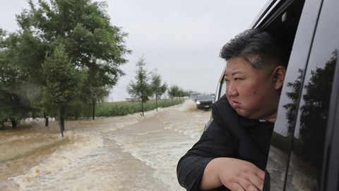 Kim kritiseeris Lõuna-Korea meediat tulvakahjude «kuulujutte» asjus
