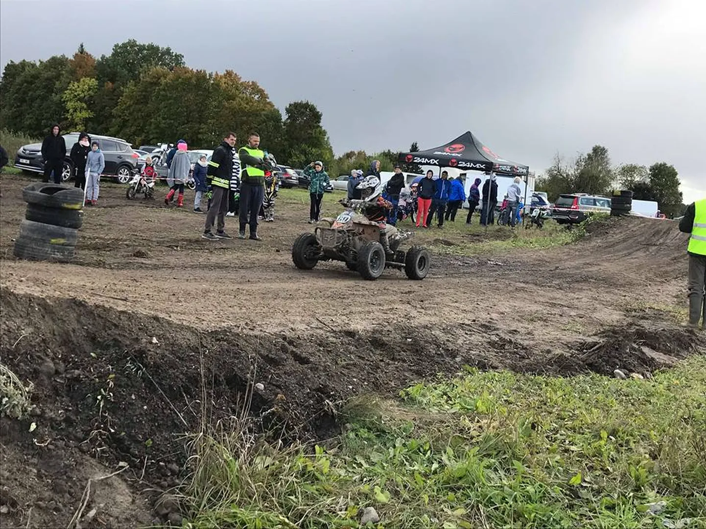 Võistlused noortele motohuvilistele Imavere krossirajal.