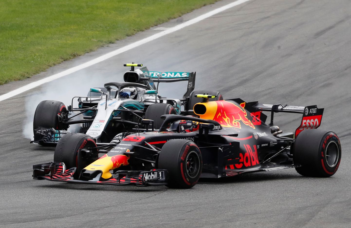 Max Verstappen on veendunud, et Valtteri Bottase kehv aasta tuli Lewis Hamiltonile kasuks.