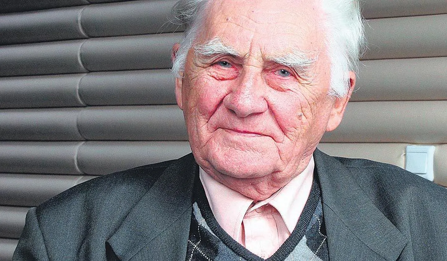 86-aastaseks saanud Harry Ermil on Viiratsi valla inimeste pöördelistest aegadest ülevaadet tehes valminud juba 575 lehekülge.