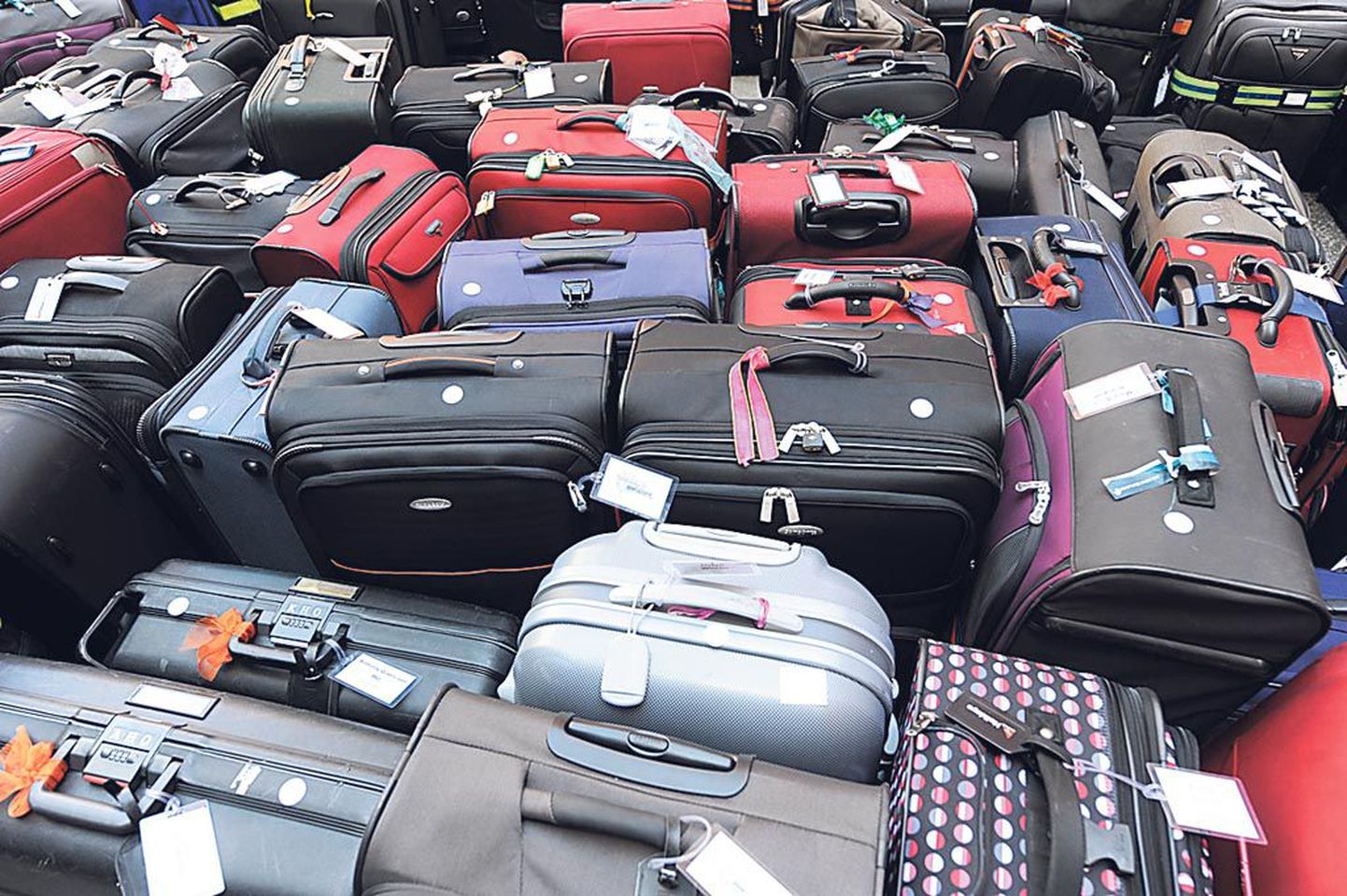 Nutikas tegu on siduda kohvrile mingi pael või lisada kleeps, mille järgi on lennujaamas kerge oma kohvrit ära tunda. Nimesilt kohvri küljes aga on lausa hädavajalik, eriti ümberistumistega reisil.