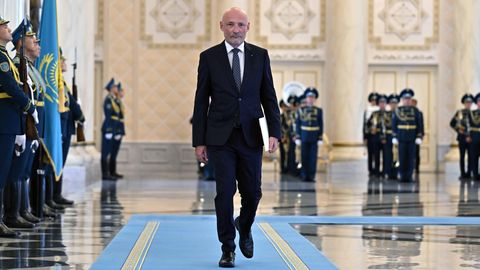 Suursaadik Jaap Ora vaidlustas ametist tagandamise Eesti kohtus