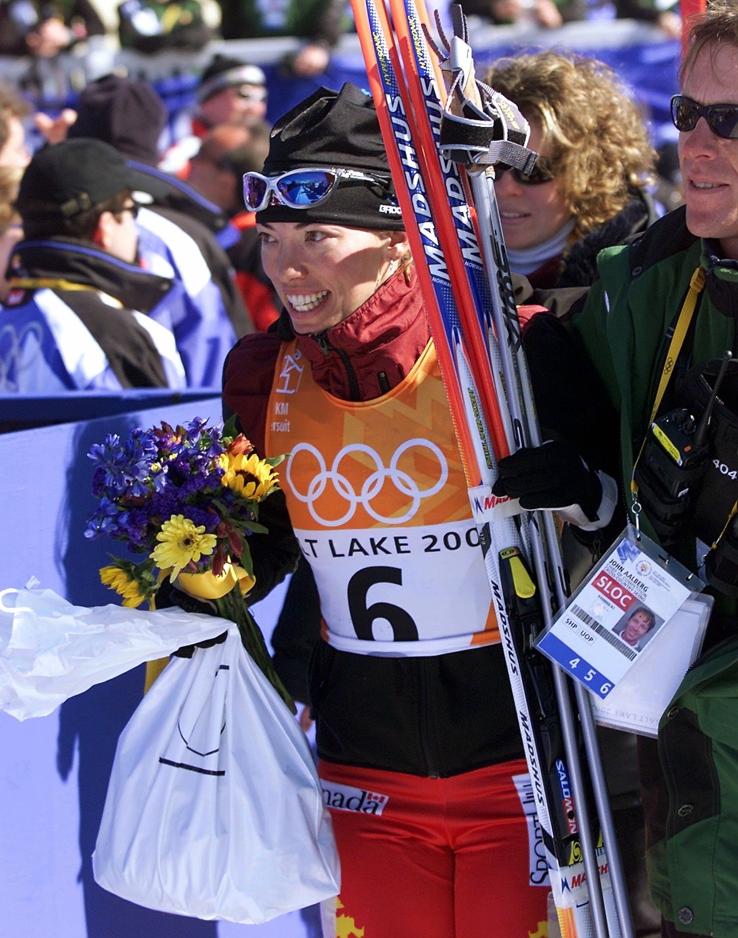 Beckie Scott võitis olümpiakulla aastal 2003 - poolteist aastat pärast Salt Lake City tagaajamissõidus saadud kolmandat kohta diskvalifitseeriti tema ees lõpetanud venelannad Olga Danilova ja Larissa Lazutina.