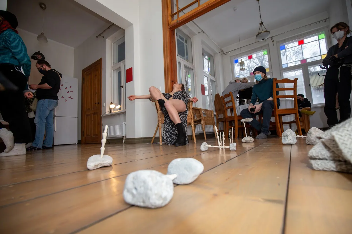 Robin Isenmann ja Mira Samonig olid teinud kividest ja puupulkadest skulptuure.