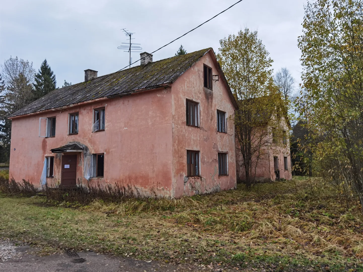 Rabasaare hüljatud majad
