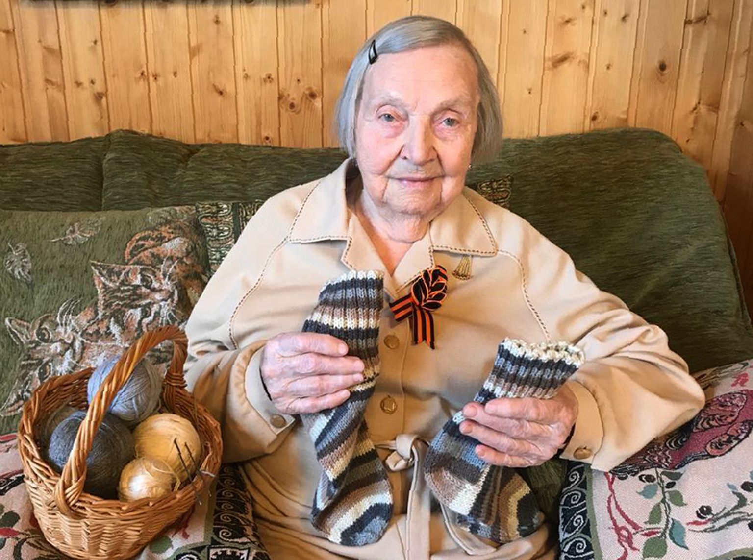 Teise maailmasõja veteran Zinaida Korneva kogub videolugude abil raha elu kaotanud Vene arstide perekondade aitamiseks.