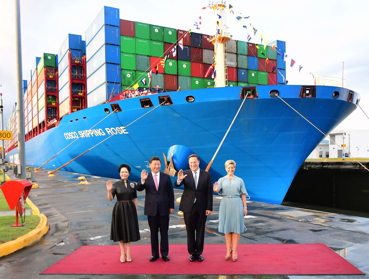 Hiina president Xi Jinping ja Panama president Juan Carlos Varela  koos abikaasadega Panama kanali ääres.