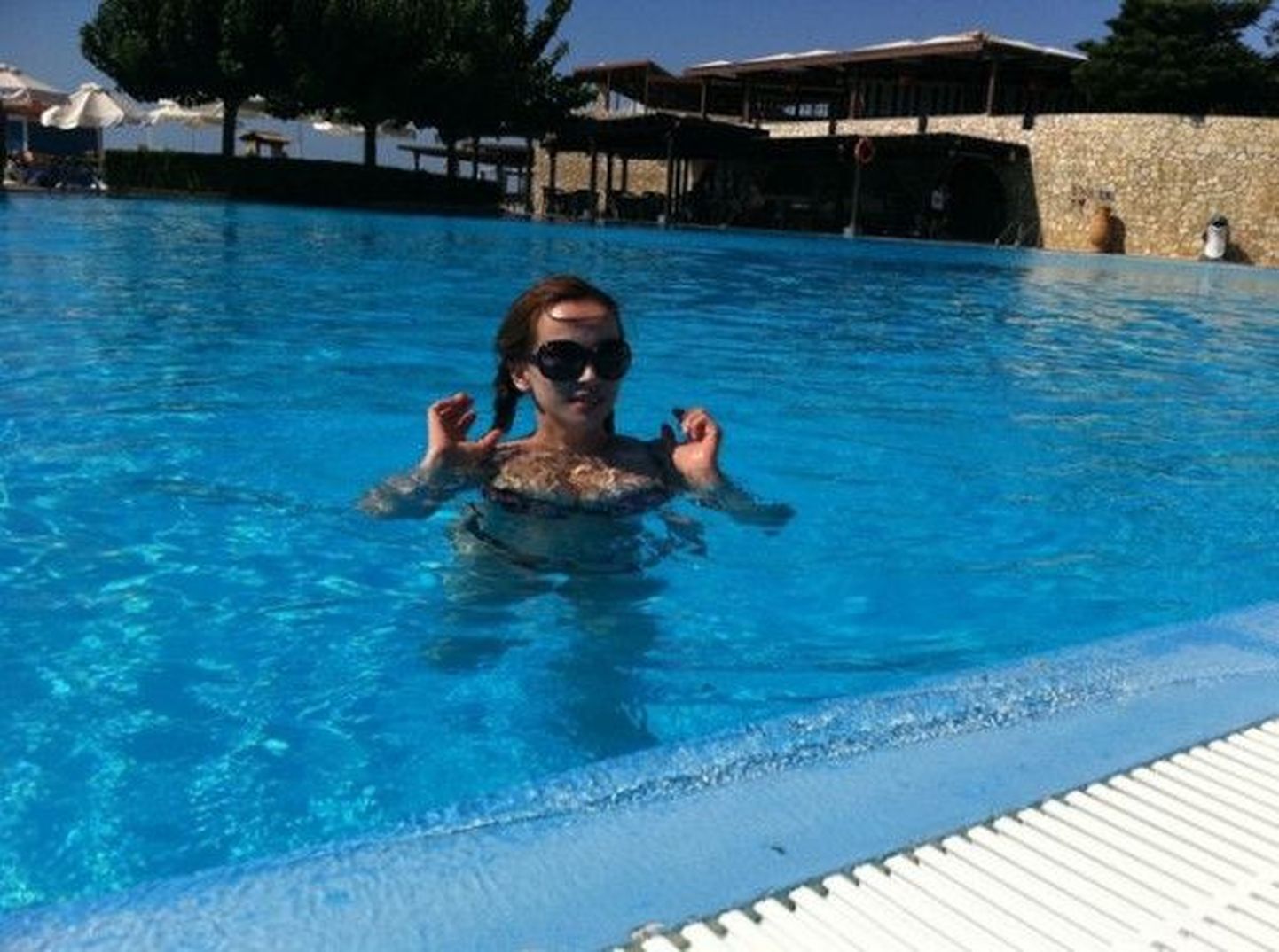 Анфиса Челова отдыхает с семьей в Греции