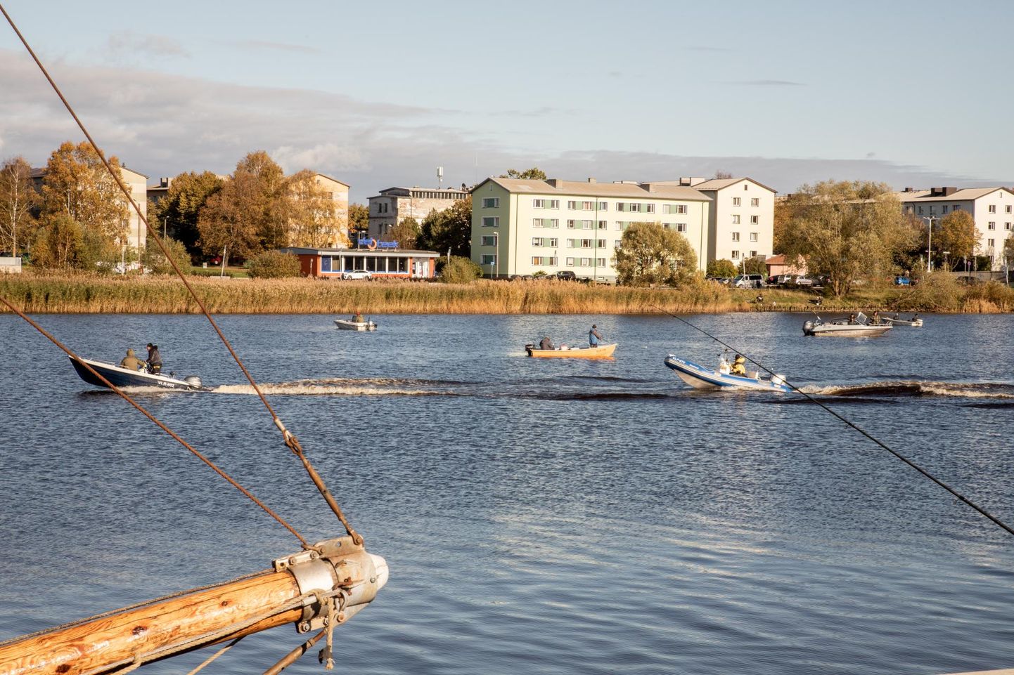 Kalamehi sügisilmad ilmselt kuigivõrd ei heiduta. Foto on tehtud laupäeval Pärnu jõel.