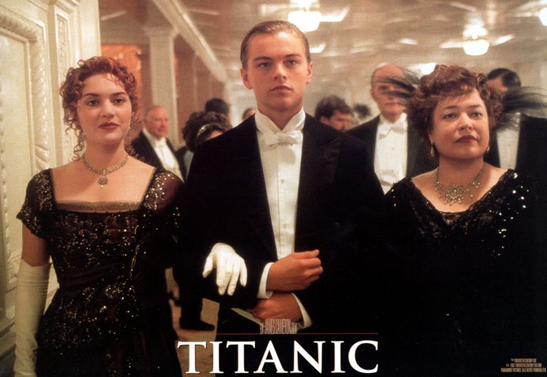 Kaader 1997. aasta filmist «Titanic». Pildil Kathy Bates (paremal), Leonardo DiCaprio (keskel) ja Kate Winslet