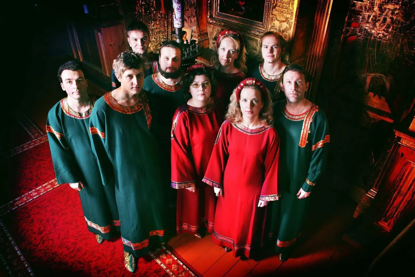 Orthodox Singers astub muuseumiööl üles Jäneda muuseumis.