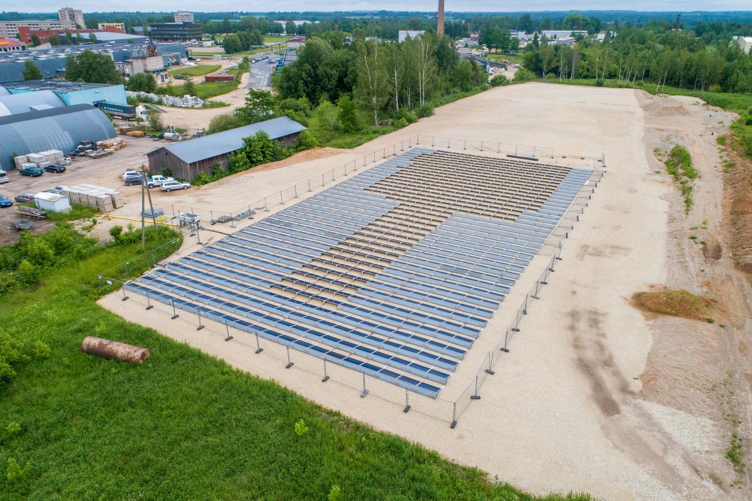 Päikesepark Viljandimaal: Goldman Sachs usub, et Euroopa Liidu nn rohelisest kursist võivad loodussõbraliku energia tootjad kasumit lõigata.