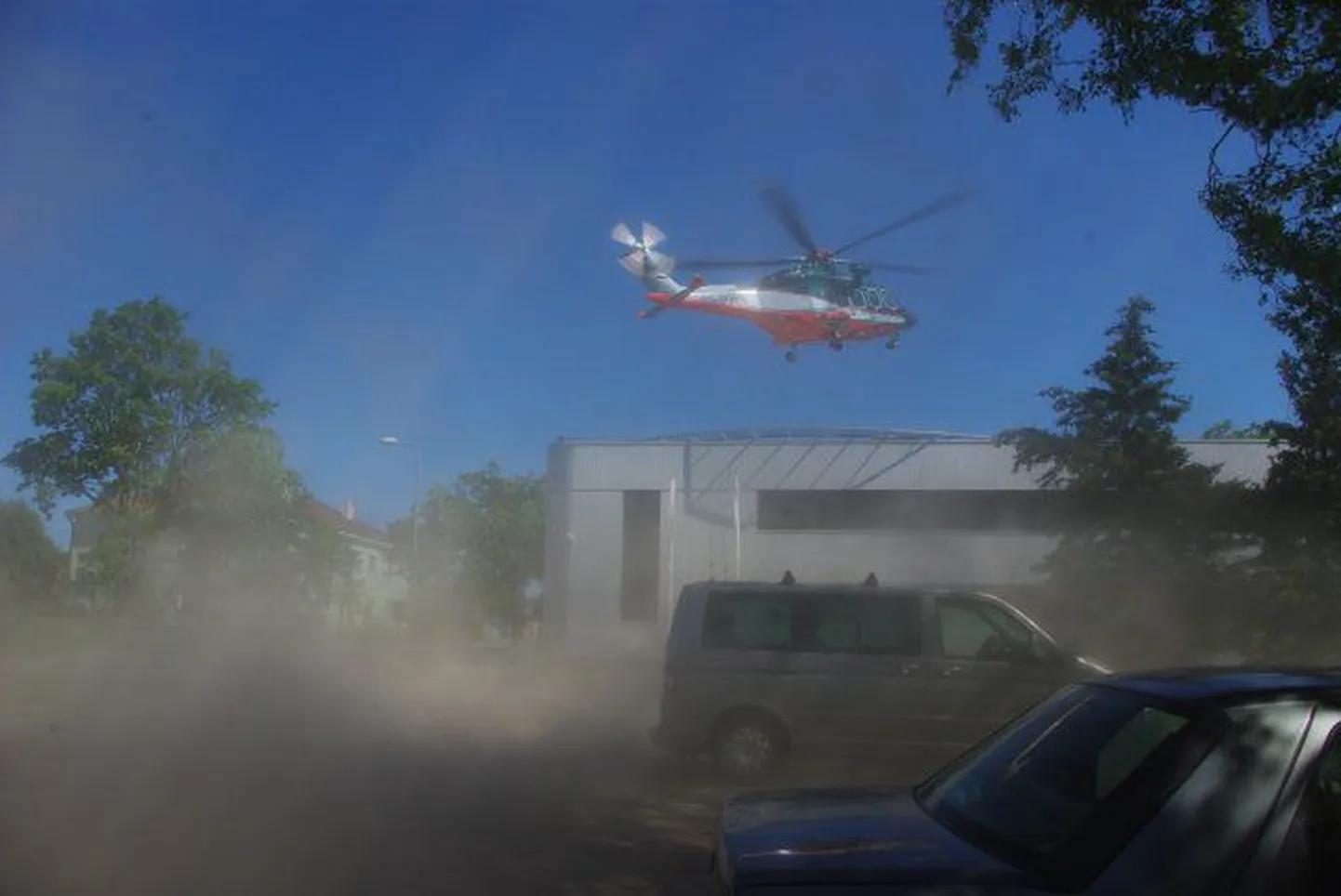 Otepää kiirabijaama katusele maandus helikopter.
