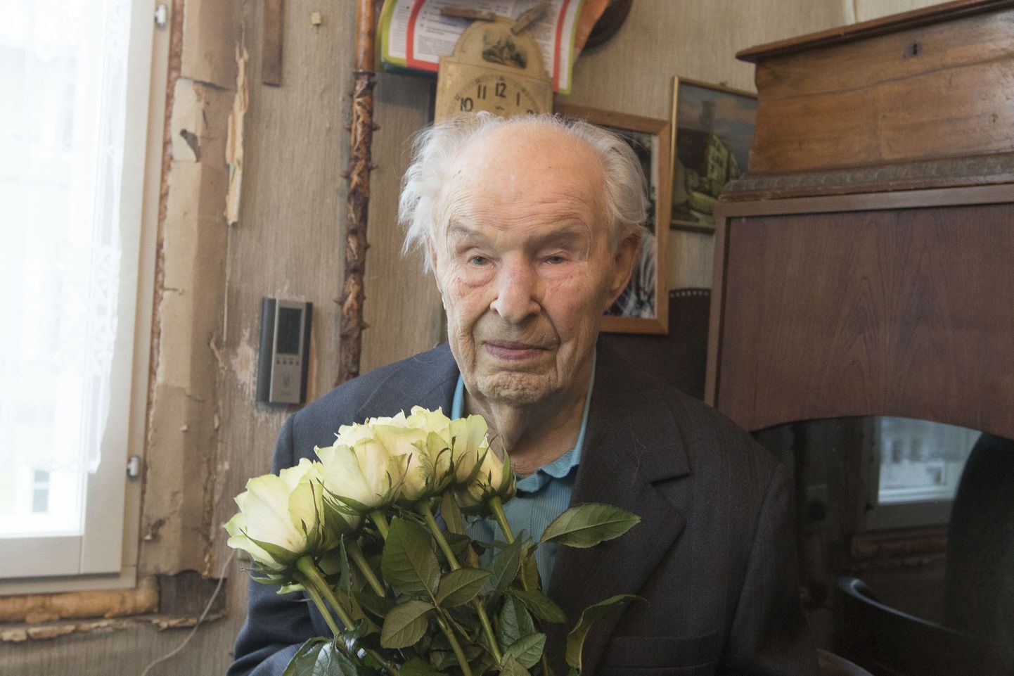 107. sünnipäeva tähistav vanim eestlane Arved Tamm on siiani kõbus ja iseseisev, ainult kuulmine on kehvavõitu.