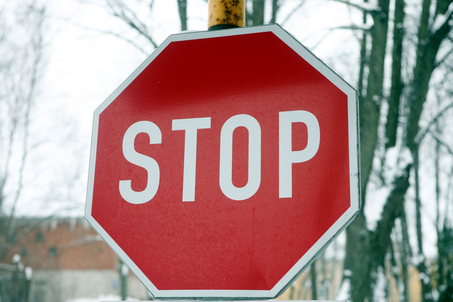 "STOP" zīme