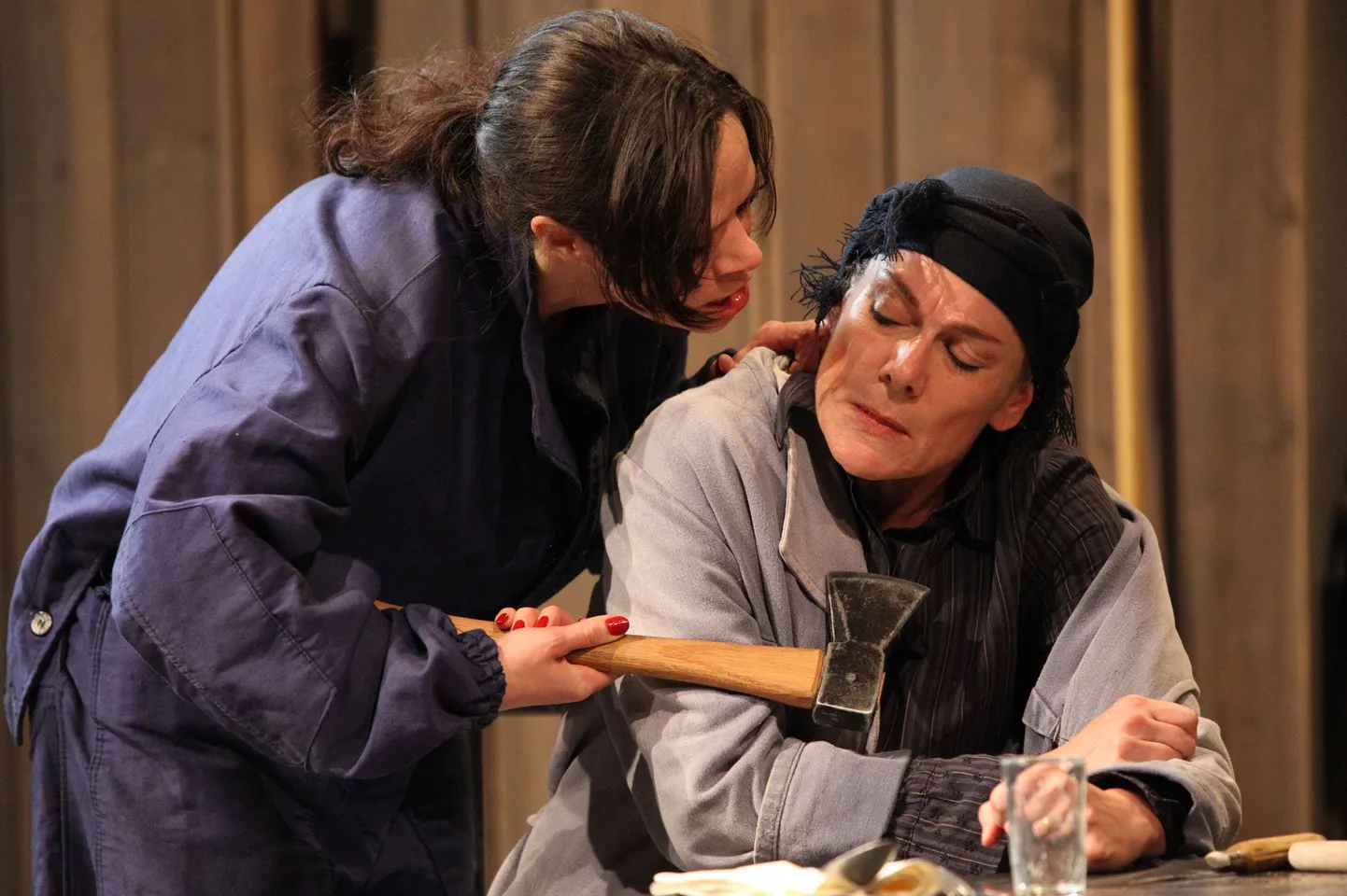 Stseen lavastusest «Puhastus»