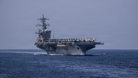 Üle 250 päeva merel olnud USA lennukikandja teeb Tais peatuse