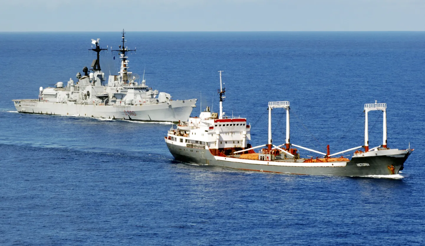 Itaalia mereväe alus ITS Durand de la Penne eskortimams ÜRO Toiduabiprogrammi (WFP) laeva.