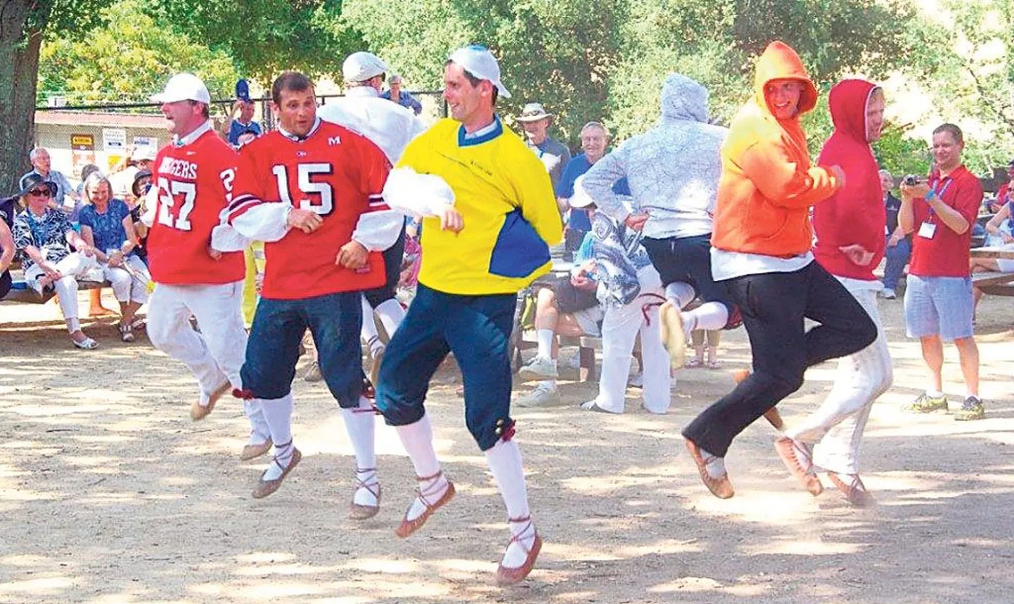 Kaerajaaniga rahvapeol.