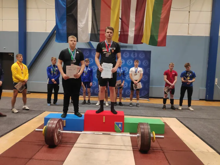 Noorest tõstjast Gabriel Künnapuust sai Eesti meister kehakaalus alla 96 kilogrammi.