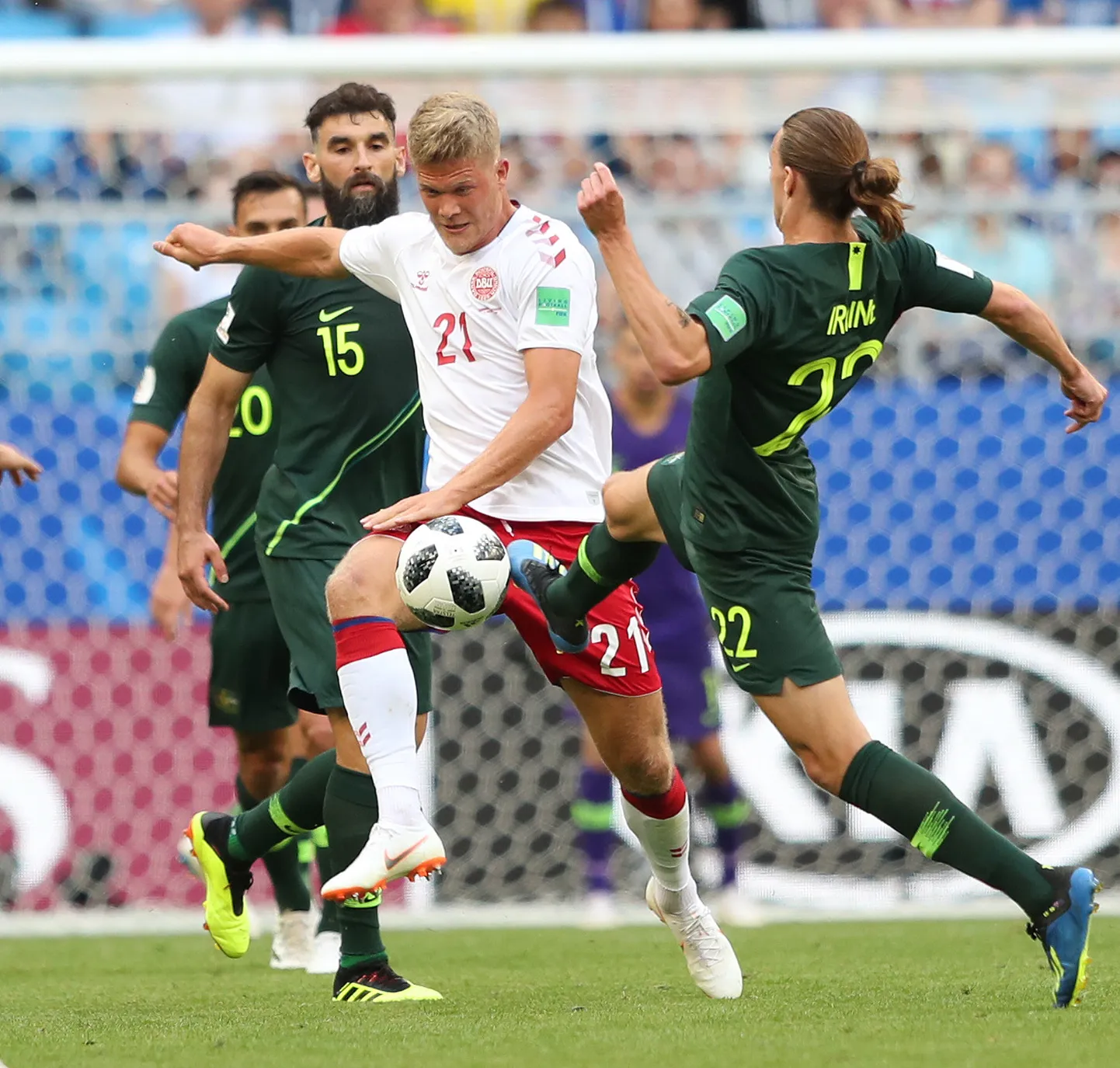 Andreas Cornelius (keskel) rõõmustas kohtumises Austraaliaga statistikasõpru.
