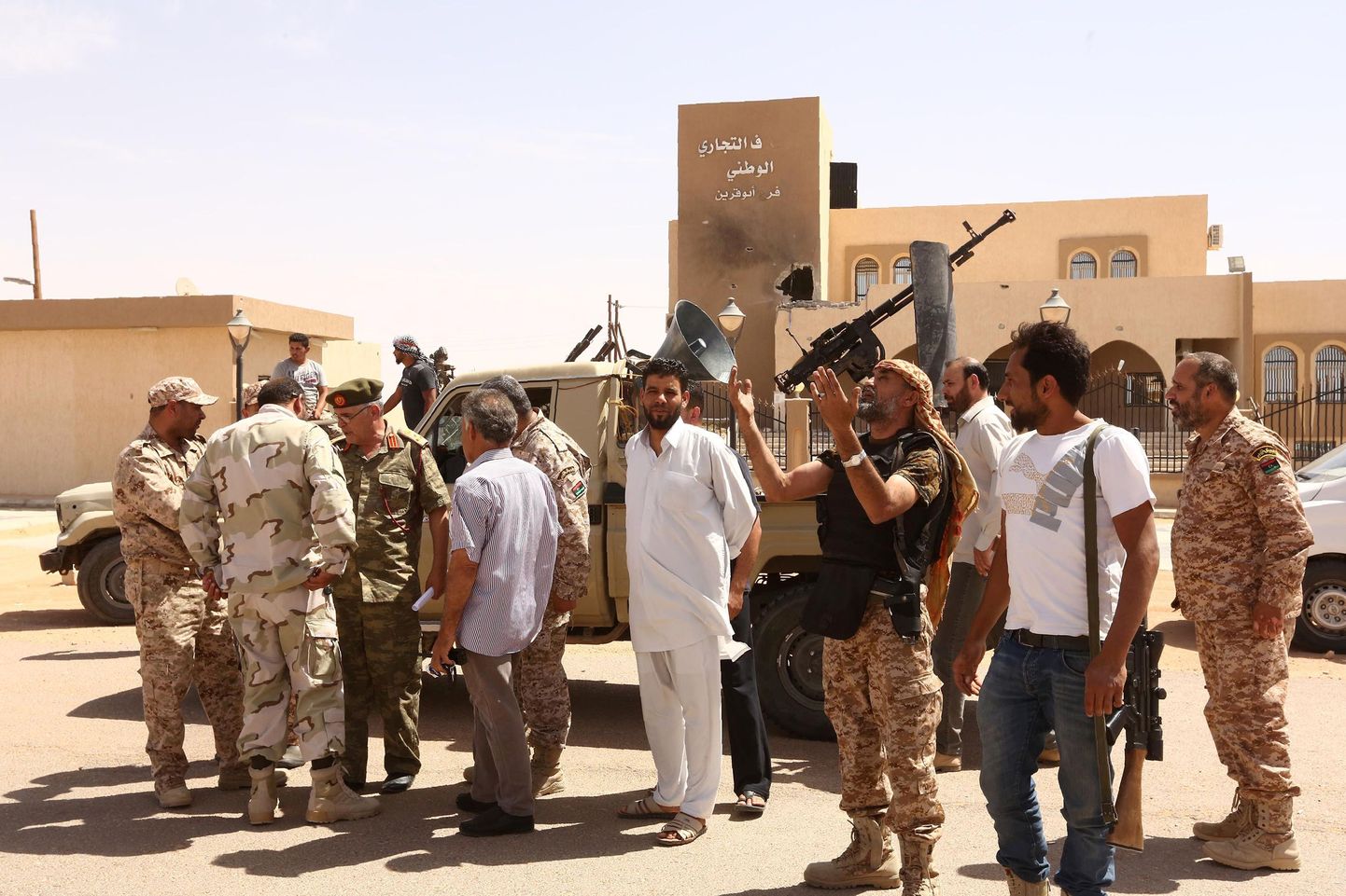 Praegu Liibüa ametlikuks keskvalitsuseks peetava jõu meelsed üksused tähistasid üleeile Misrata linna ISISe terroristide käest võtmist.