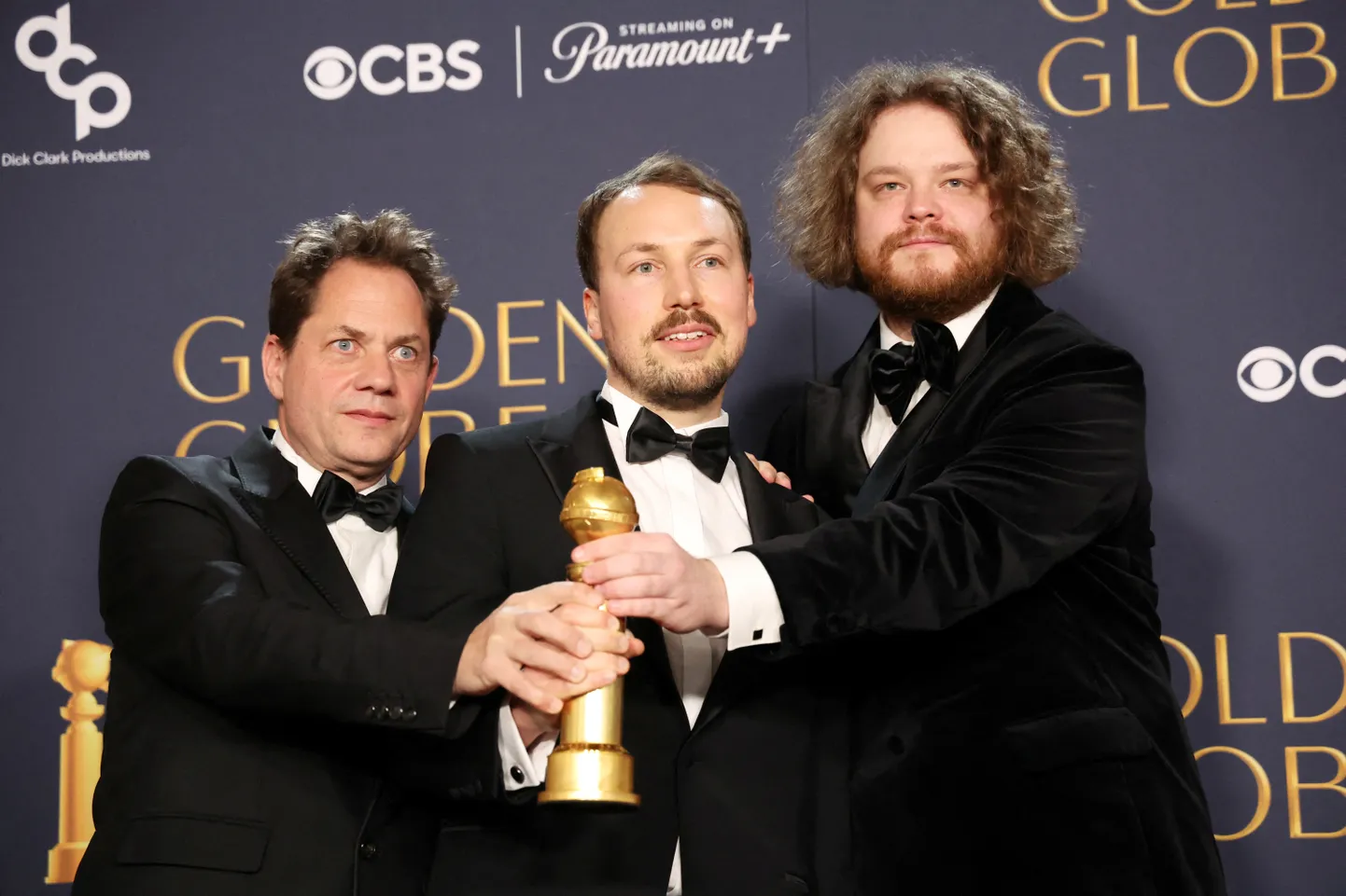 «Flow» on esimene Läti film, mis võitnud Kuldgloobuse. Pildil produtsent Ron Dyens, režissöör Gints Zilbalodis ning kaasstsenarist Matīss Kaža.