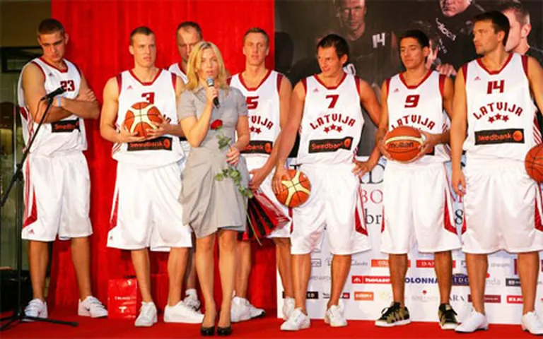 Latvijas basketbola izlases spēlētāji.