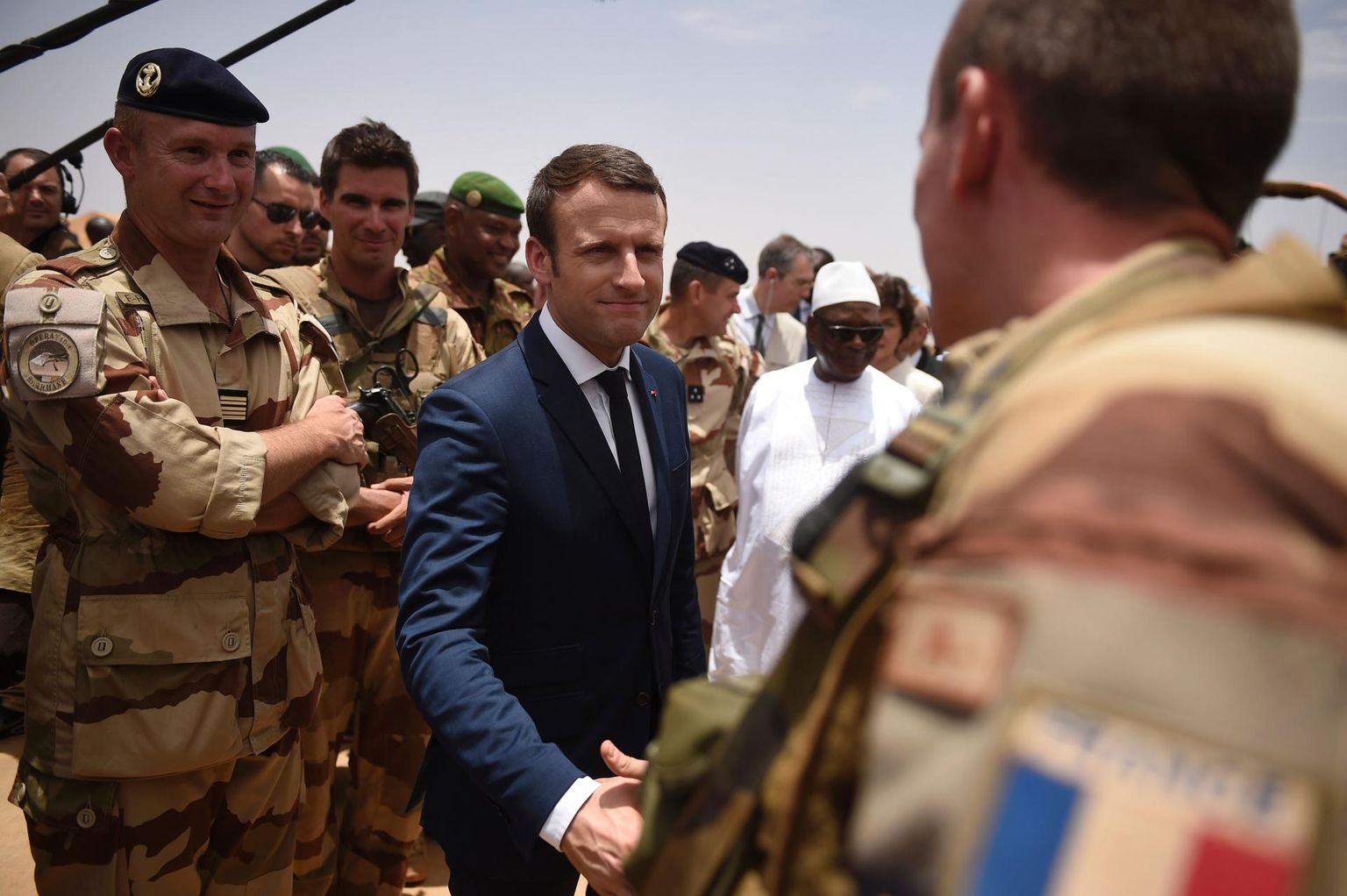 Prantsusmaa president Emmanuel Macron külastamas Malis teenivaid Prantsusmaa sõjaväelasi 2017. aastal.