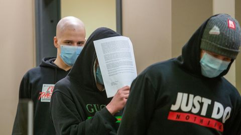 Õeks õppiv jalavõruga tapja võib poeskäikude tõttu vanglasse naasta