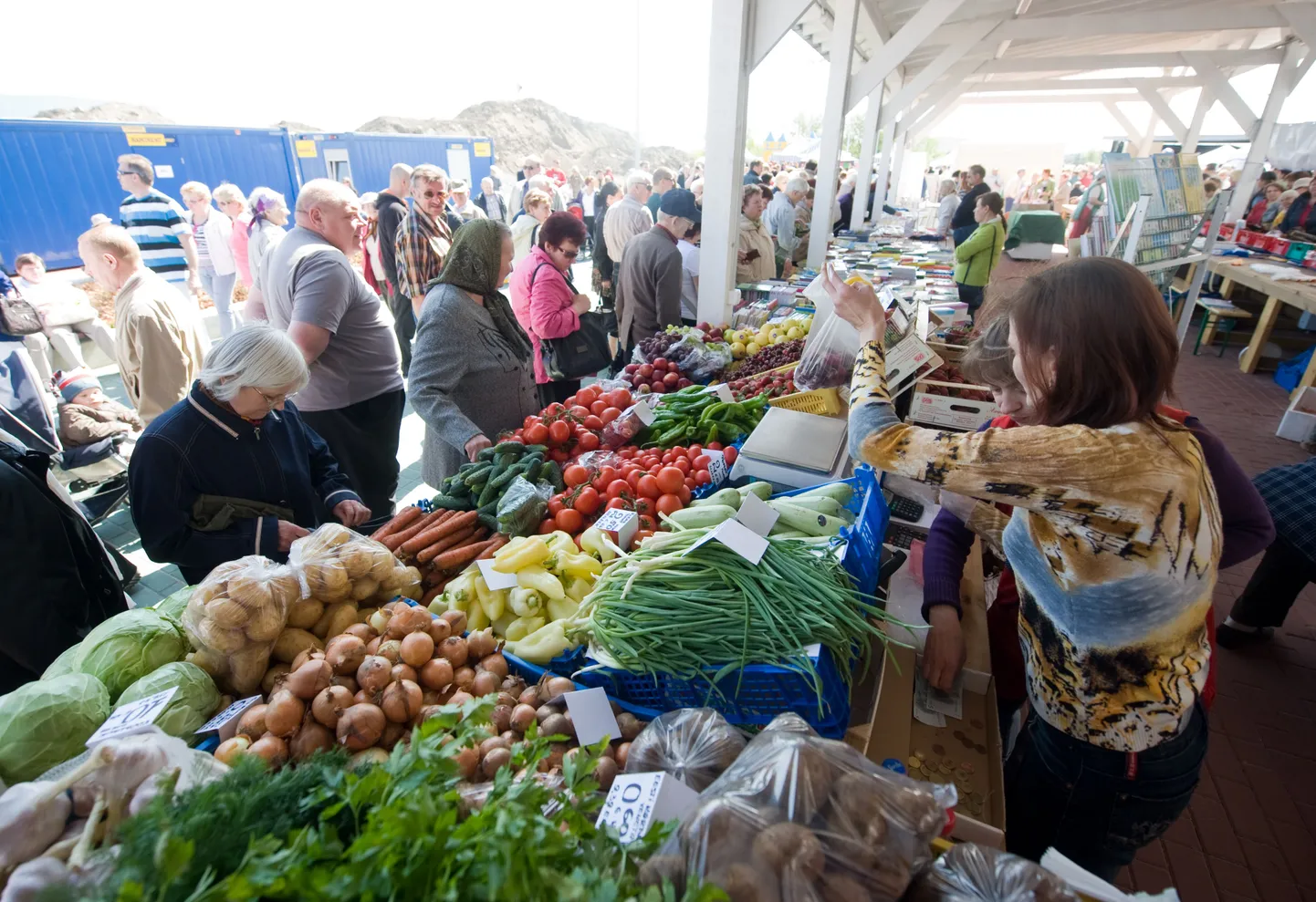 Ainuke kord, kui Lasnamäe turul võis inimesi tunglemas näha, oli turu avamine tänavu 21. mail.