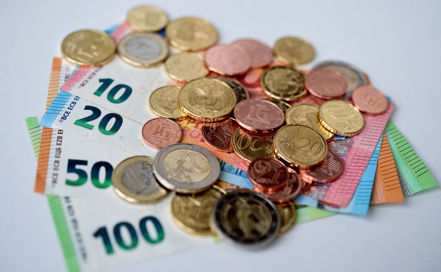 Банкноты и монеты евро