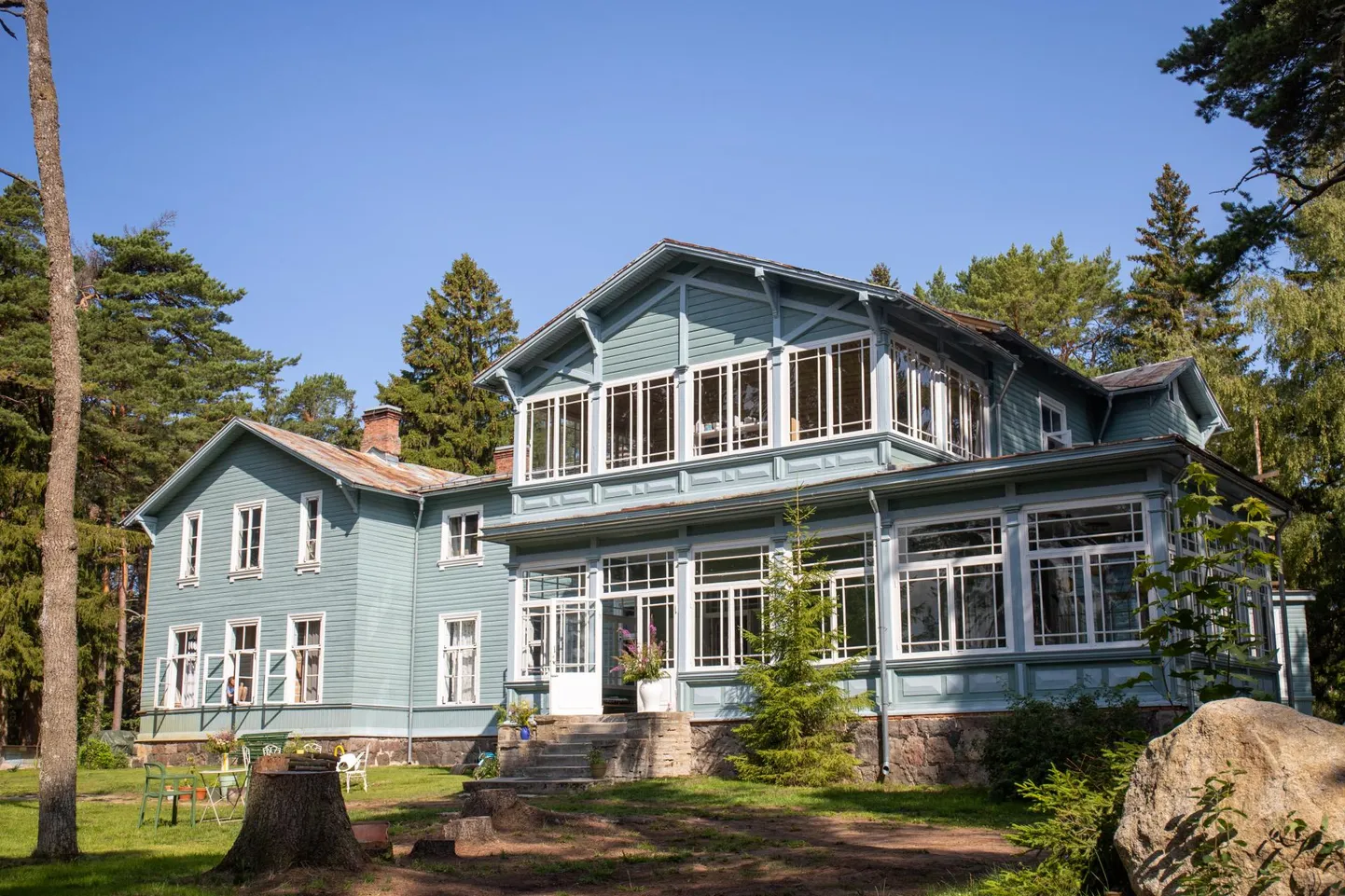 Tartu ansambel Lonitseera.salvestas video Karepal Villa Dombrovkas.