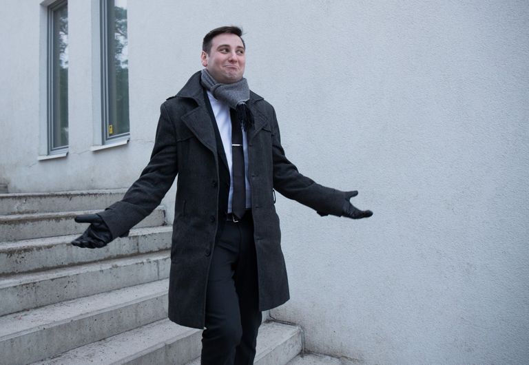 Kesklinna vanem Vladimir Svet laiutab käsi: tema ei tea, miks üritus nii salajane on. Foto: LIIS TREIMANN
