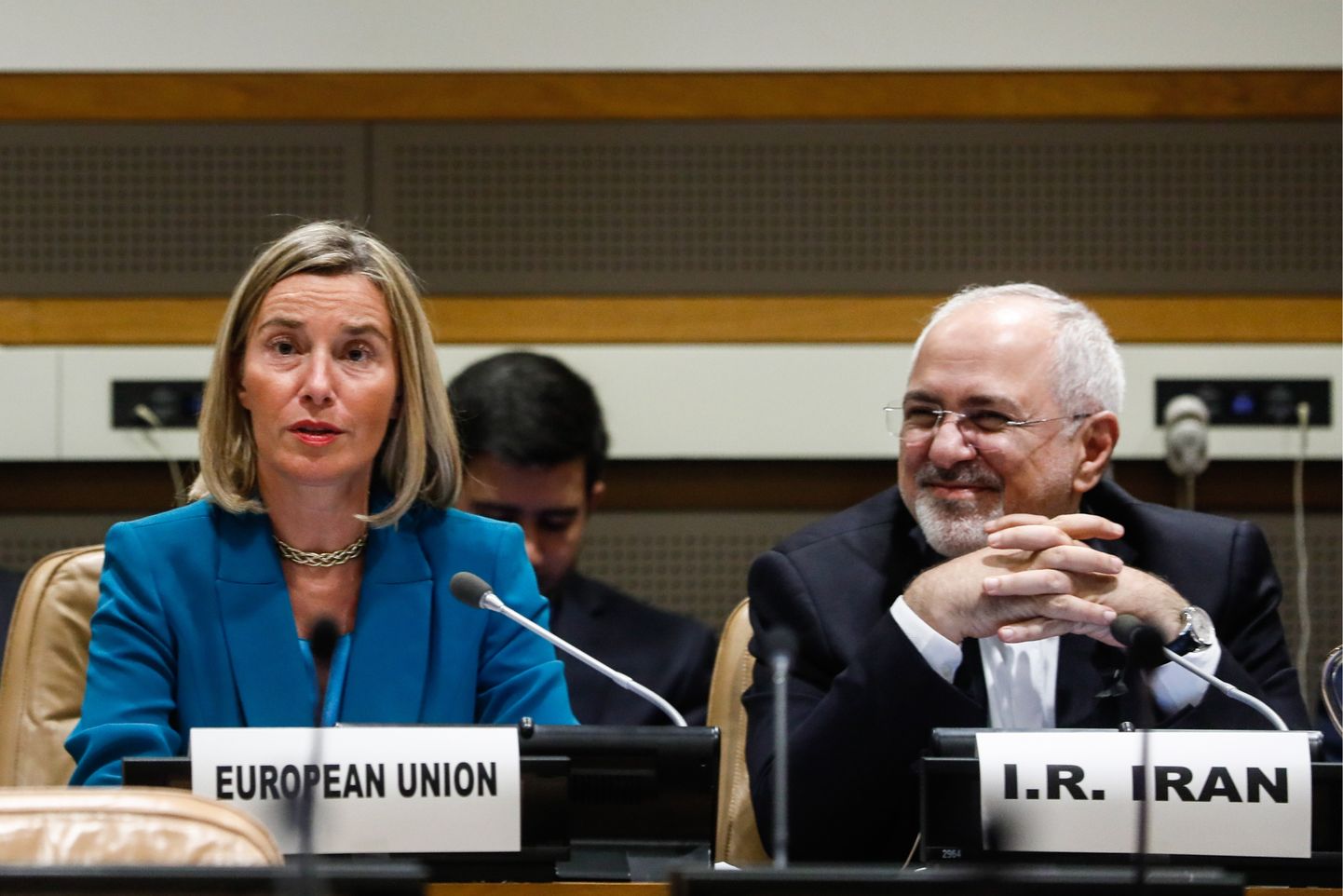 Euroopa Liidu välispoliitikajuht Federica Mogherini ja Iraani välisminister Mohammad Javad Zarif esmaspäeval New Yorgis ÜRO peakorteris Iraani tuumaleppe osalisriikide kohtumisel.